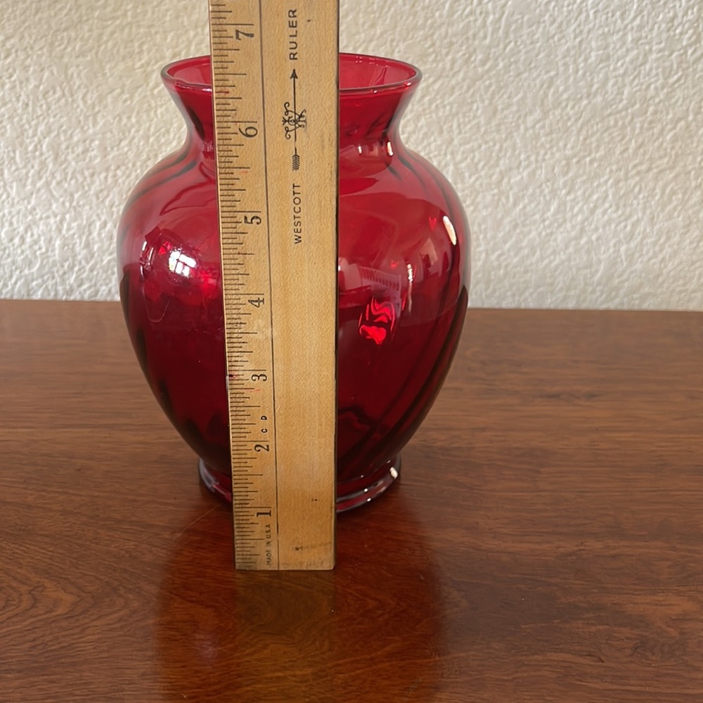 Ruby Red Vase - Picture 2 of 6